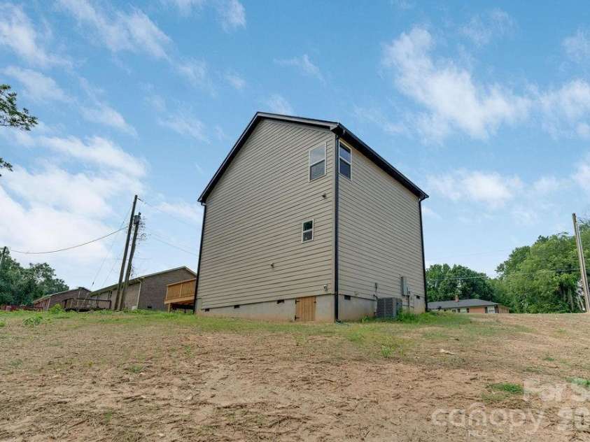 502 Pine Street, Cherryville, NC 28021.  MLS# CAR4406767, YatesRealty ID 39515. 