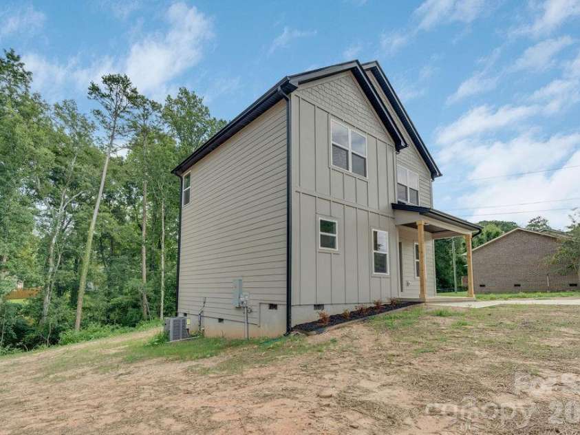 502 Pine Street, Cherryville, NC 28021.  MLS# CAR4406767, YatesRealty ID 39515. 