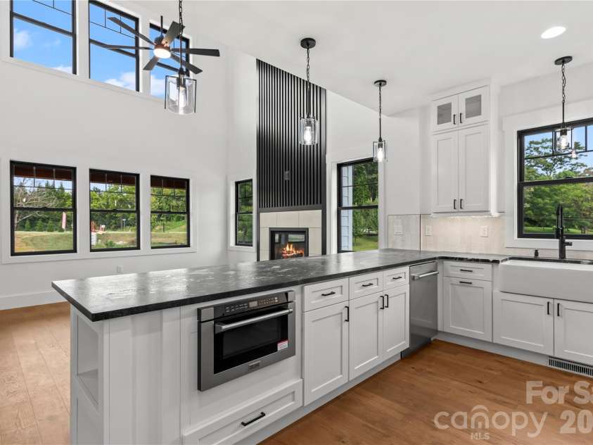 18 Martha Kate Drive, Hendersonville, NC 28792.  MLS# CAR4405948, YatesRealty ID 39516. 