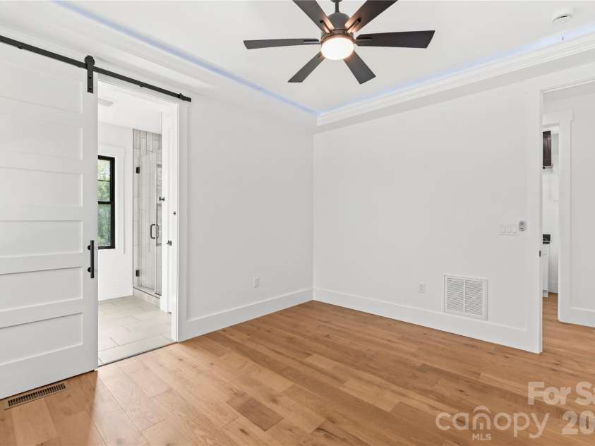 18 Martha Kate Drive, Hendersonville, NC 28792.  MLS# CAR4405948, YatesRealty ID 39516. 
