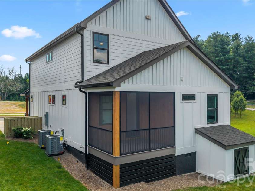 18 Martha Kate Drive, Hendersonville, NC 28792.  MLS# CAR4405948, YatesRealty ID 39516. 
