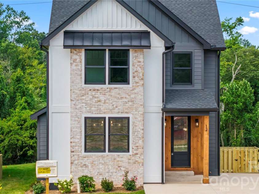 12 Martha Kate Drive, Hendersonville, NC 28792.  MLS# CAR4405787, YatesRealty ID 39519. 