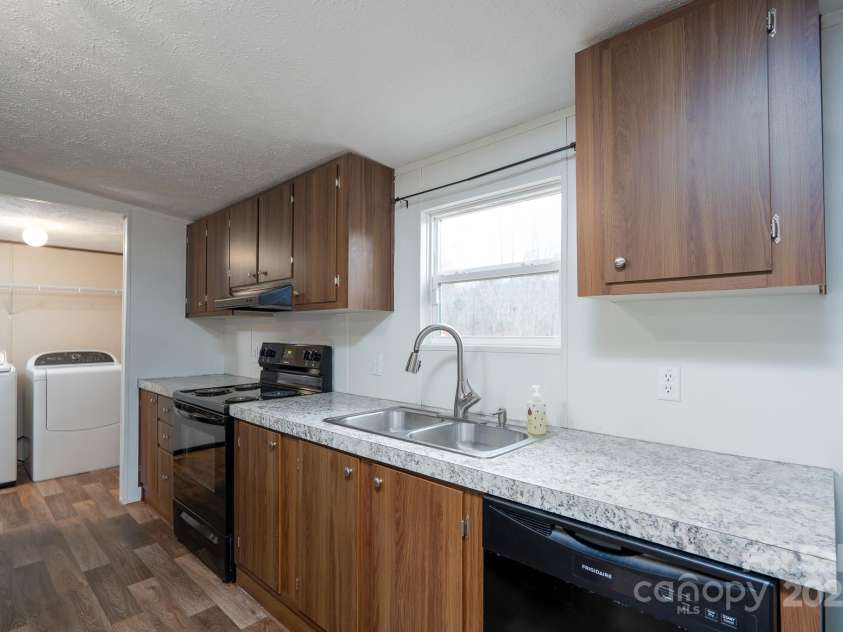 1795 Kestrel Valley Lane, Catawba, NC 28609.  MLS# CAR4234303, YatesRealty ID 3952. 