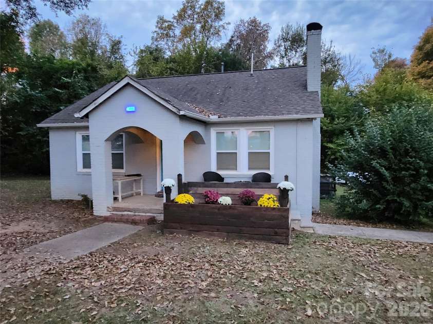 4033 Tyvola Road, Charlotte, NC 28208.  MLS# CAR4338292, YatesRealty ID 3952. 