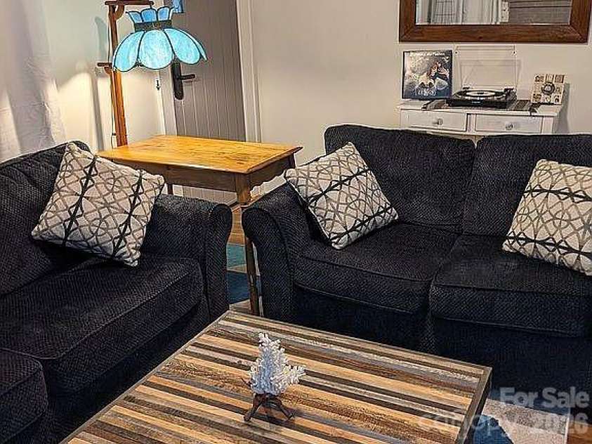 4033 Tyvola Road, Charlotte, NC 28208.  MLS# CAR4338292, YatesRealty ID 3952. 