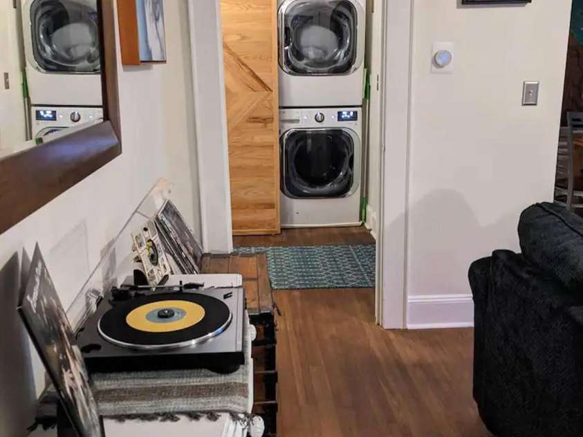 4033 Tyvola Road, Charlotte, NC 28208.  MLS# CAR4338292, YatesRealty ID 3952. 