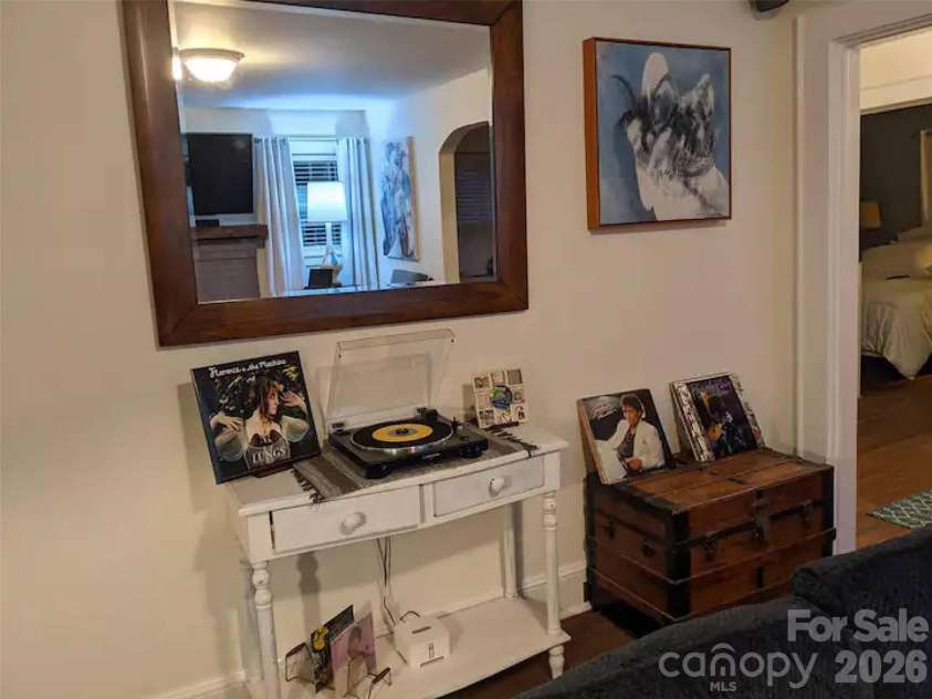 4033 Tyvola Road, Charlotte, NC 28208.  MLS# CAR4338292, YatesRealty ID 3952. 