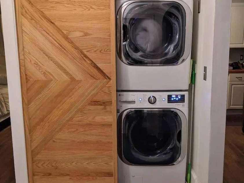 4033 Tyvola Road, Charlotte, NC 28208.  MLS# CAR4338292, YatesRealty ID 3952. 