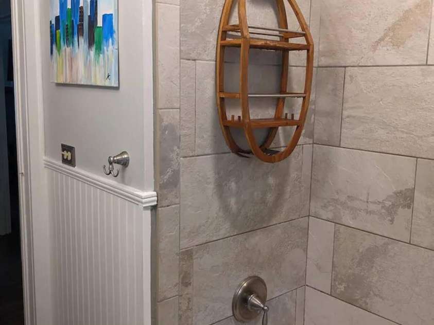 4033 Tyvola Road, Charlotte, NC 28208.  MLS# CAR4338292, YatesRealty ID 3952. 