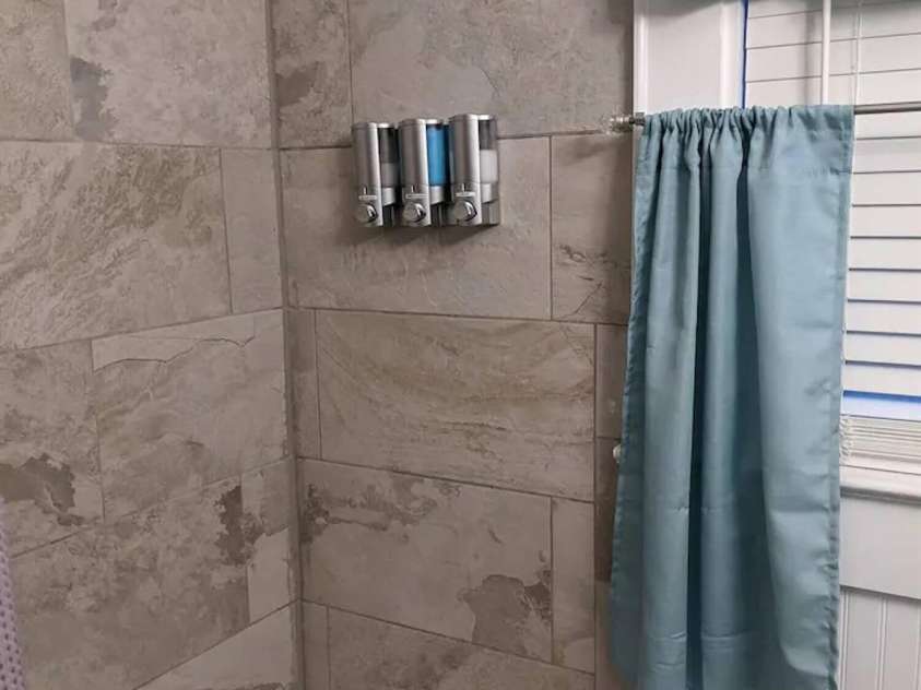 4033 Tyvola Road, Charlotte, NC 28208.  MLS# CAR4338292, YatesRealty ID 3952. 