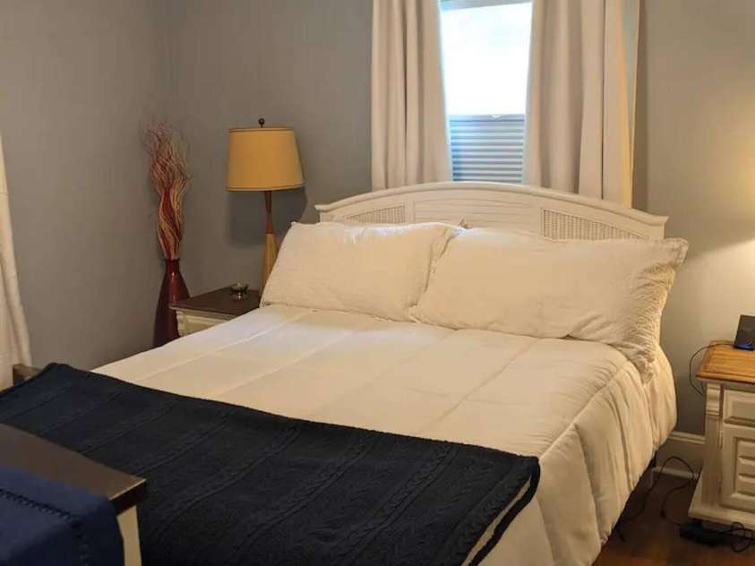 4033 Tyvola Road, Charlotte, NC 28208.  MLS# CAR4338292, YatesRealty ID 3952. 