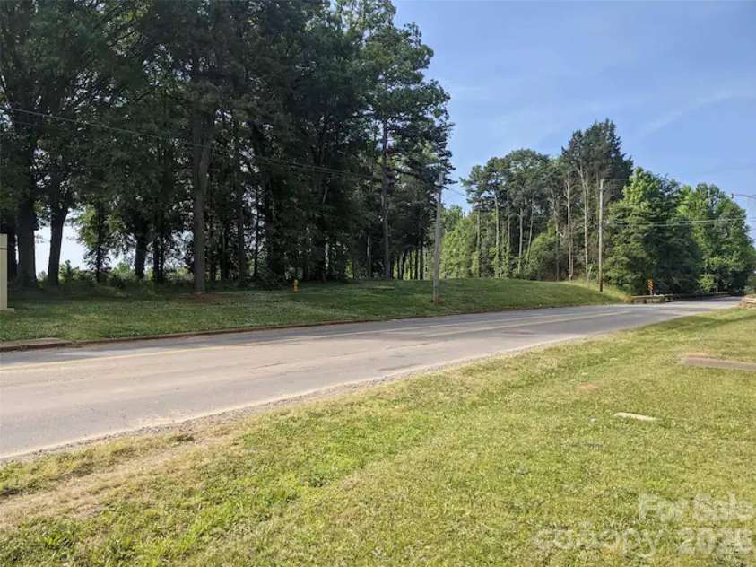 4033 Tyvola Road, Charlotte, NC 28208.  MLS# CAR4338292, YatesRealty ID 3952. 