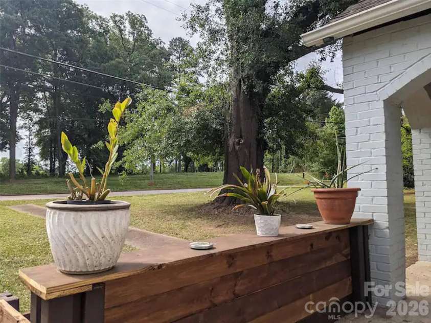 4033 Tyvola Road, Charlotte, NC 28208.  MLS# CAR4338292, YatesRealty ID 3952. 