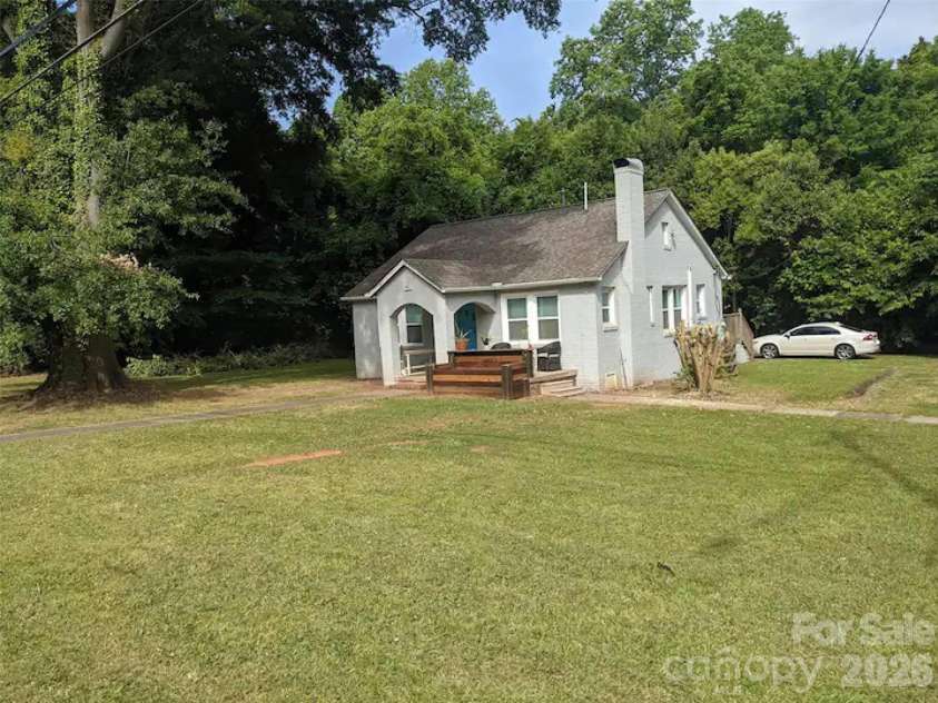 4033 Tyvola Road, Charlotte, NC 28208.  MLS# CAR4338292, YatesRealty ID 3952. 