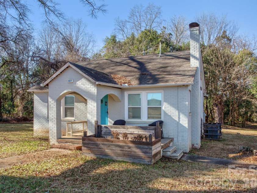 4033 Tyvola Road, Charlotte, NC 28208.  MLS# CAR4338292, YatesRealty ID 3952. 