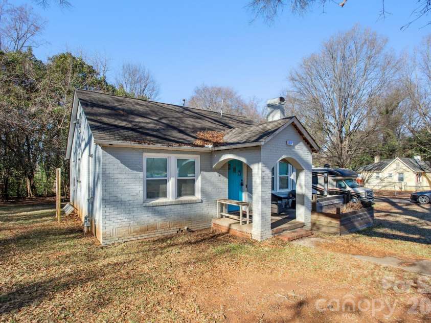 4033 Tyvola Road, Charlotte, NC 28208.  MLS# CAR4338292, YatesRealty ID 3952. 