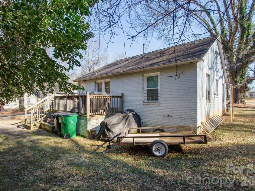 4033 Tyvola Road, Charlotte, NC 28208.  MLS# CAR4338292, YatesRealty ID 3952. 