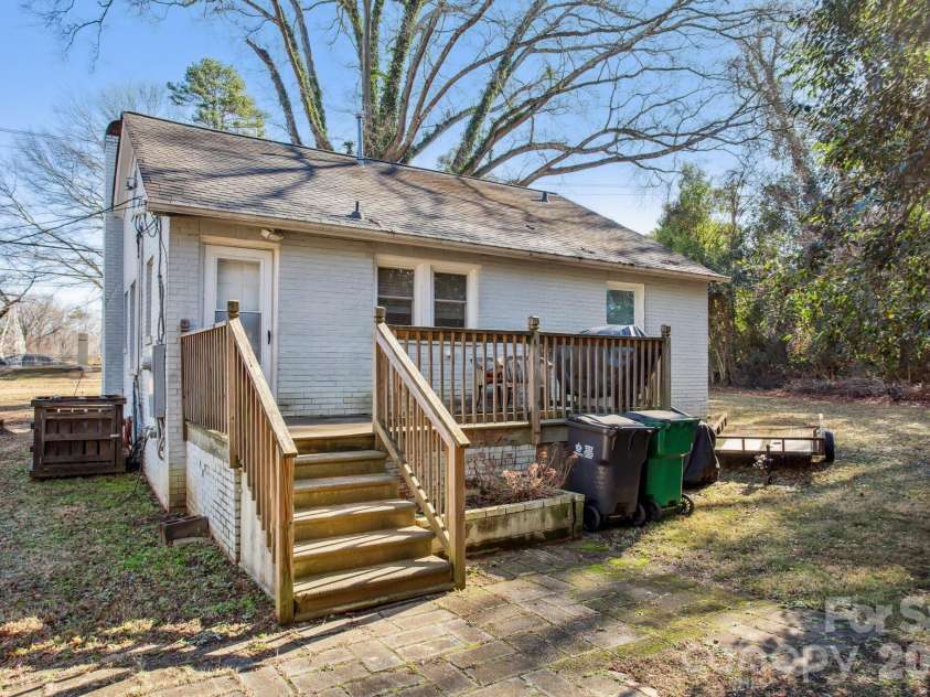 4033 Tyvola Road, Charlotte, NC 28208.  MLS# CAR4338292, YatesRealty ID 3952. 