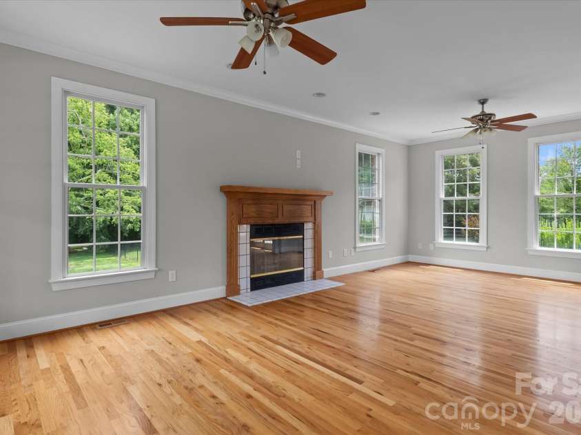 136 Summerchase Lane, Mooresville, NC 28117.  MLS# CAR4406653, YatesRealty ID 39521. 