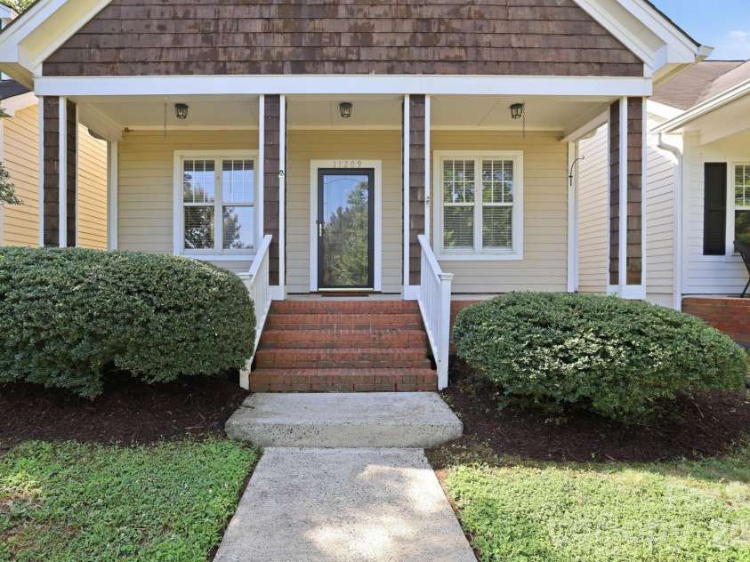 11209 Blue Cedar Lane, Charlotte, NC 28277.  MLS# CAR4402724, YatesRealty ID 39522. 