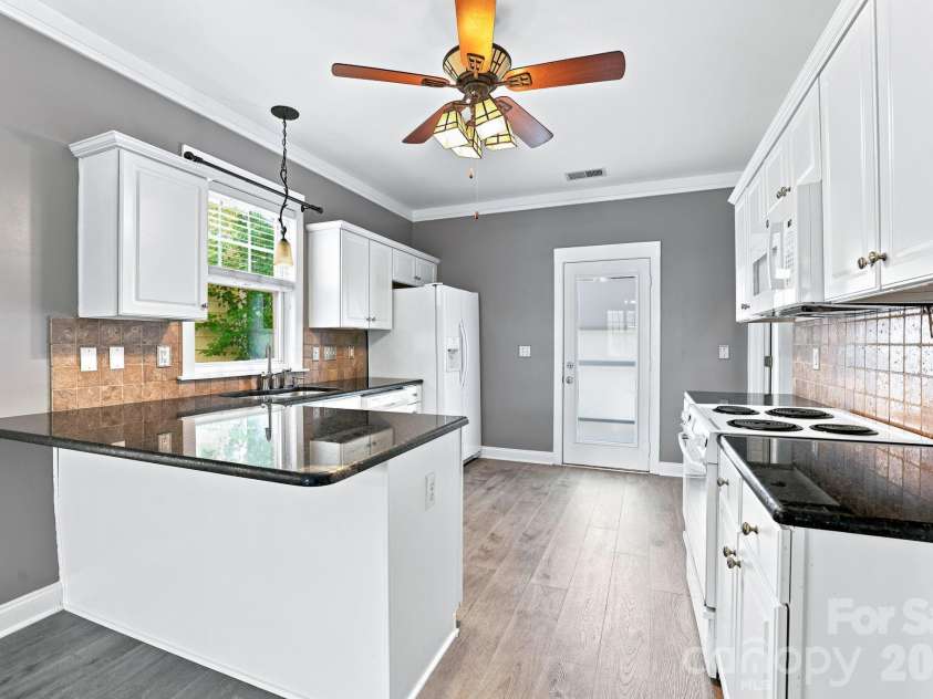 11209 Blue Cedar Lane, Charlotte, NC 28277.  MLS# CAR4402724, YatesRealty ID 39522. 