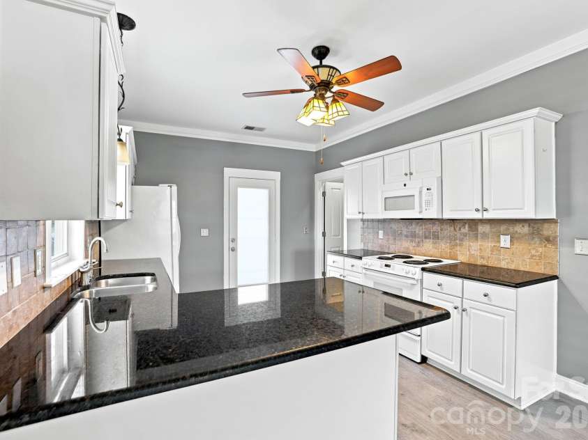 11209 Blue Cedar Lane, Charlotte, NC 28277.  MLS# CAR4402724, YatesRealty ID 39522. 