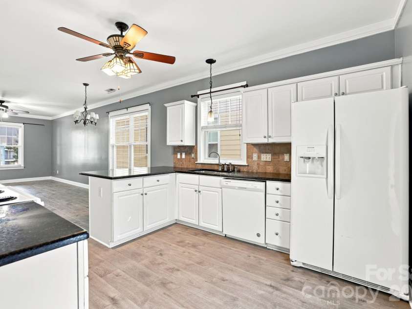 11209 Blue Cedar Lane, Charlotte, NC 28277.  MLS# CAR4402724, YatesRealty ID 39522. 