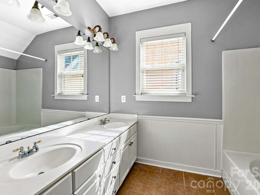 11209 Blue Cedar Lane, Charlotte, NC 28277.  MLS# CAR4402724, YatesRealty ID 39522. 