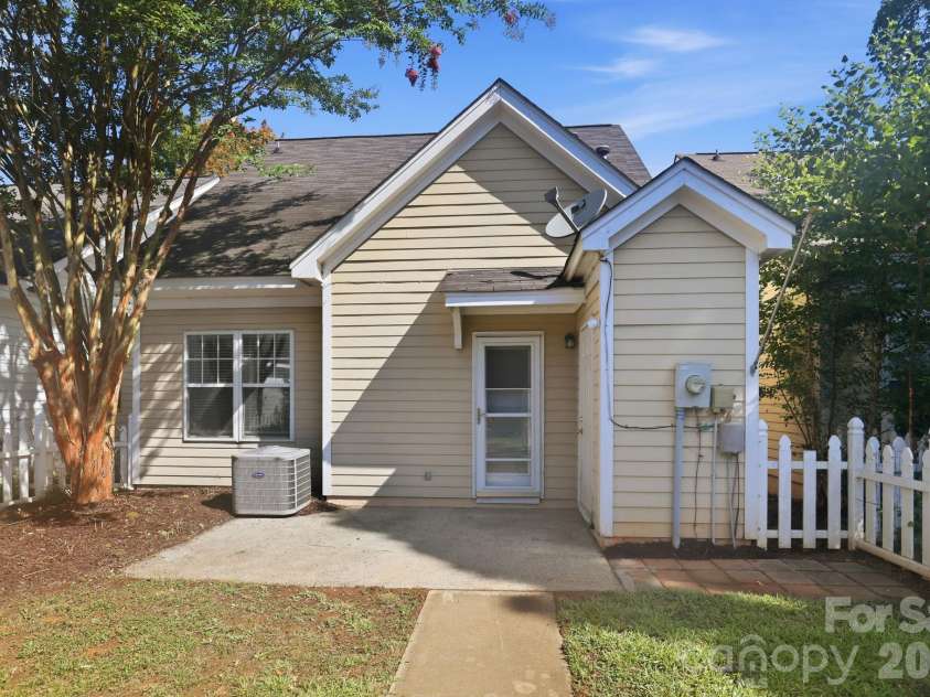 11209 Blue Cedar Lane, Charlotte, NC 28277.  MLS# CAR4402724, YatesRealty ID 39522. 
