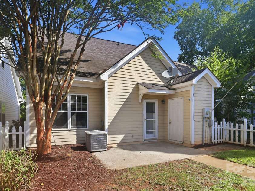 11209 Blue Cedar Lane, Charlotte, NC 28277.  MLS# CAR4402724, YatesRealty ID 39522. 