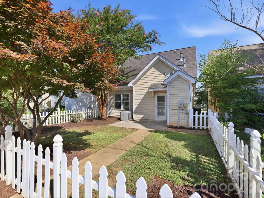 11209 Blue Cedar Lane, Charlotte, NC 28277.  MLS# CAR4402724, YatesRealty ID 39522. 