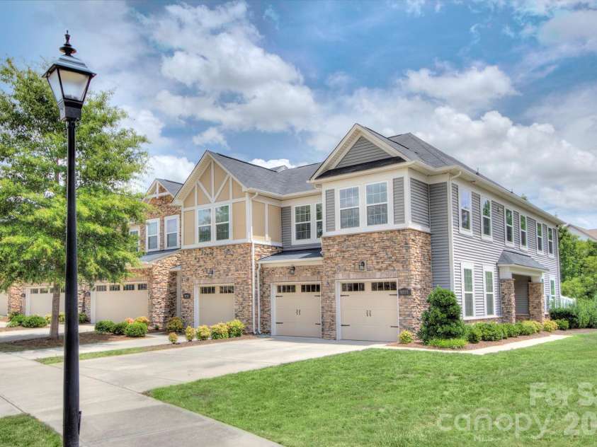9257 Glenburn Lane, Charlotte, NC 28278.  MLS# CAR4403571, YatesRealty ID 39523. 