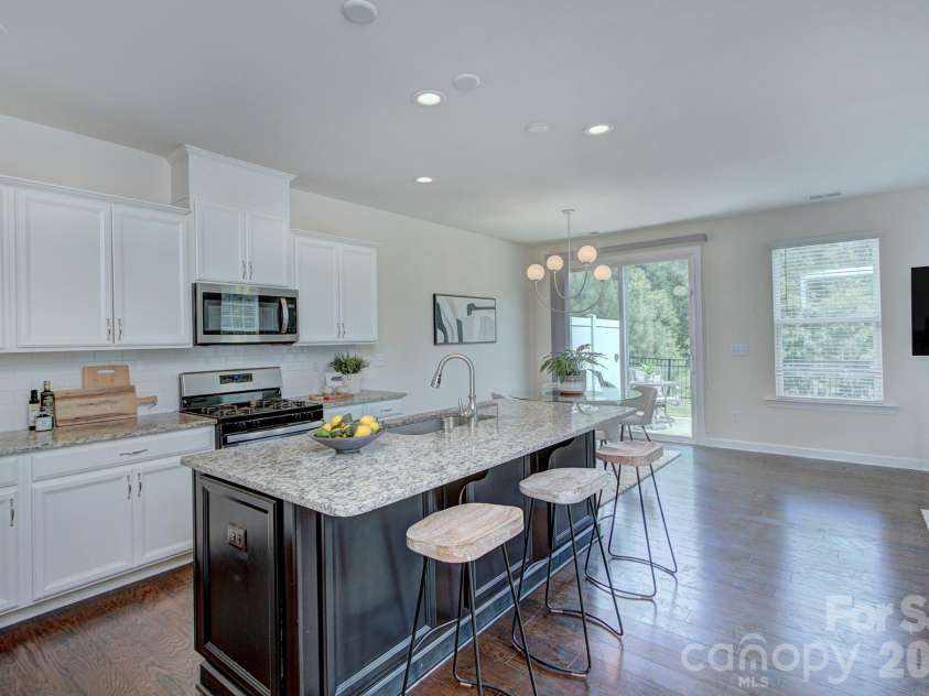 9257 Glenburn Lane, Charlotte, NC 28278.  MLS# CAR4403571, YatesRealty ID 39523. 