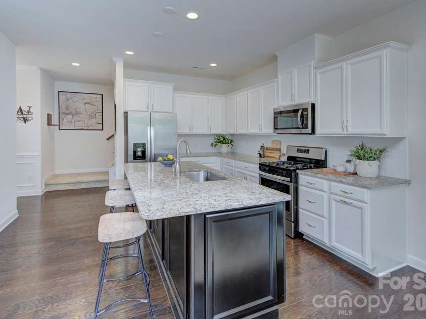 9257 Glenburn Lane, Charlotte, NC 28278.  MLS# CAR4403571, YatesRealty ID 39523. 