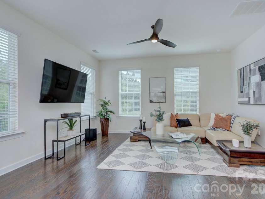 9257 Glenburn Lane, Charlotte, NC 28278.  MLS# CAR4403571, YatesRealty ID 39523. 
