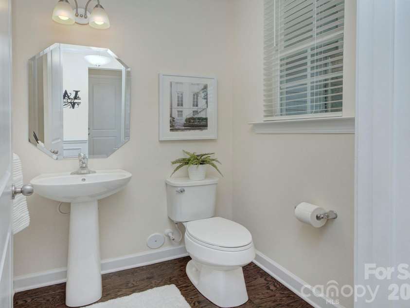 9257 Glenburn Lane, Charlotte, NC 28278.  MLS# CAR4403571, YatesRealty ID 39523. 