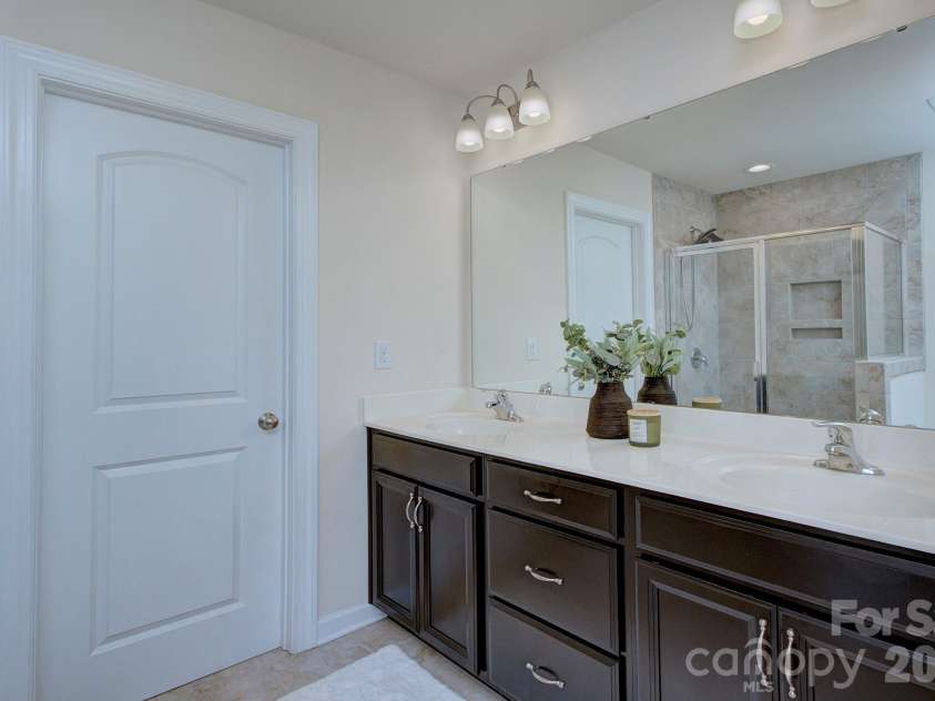 9257 Glenburn Lane, Charlotte, NC 28278.  MLS# CAR4403571, YatesRealty ID 39523. 