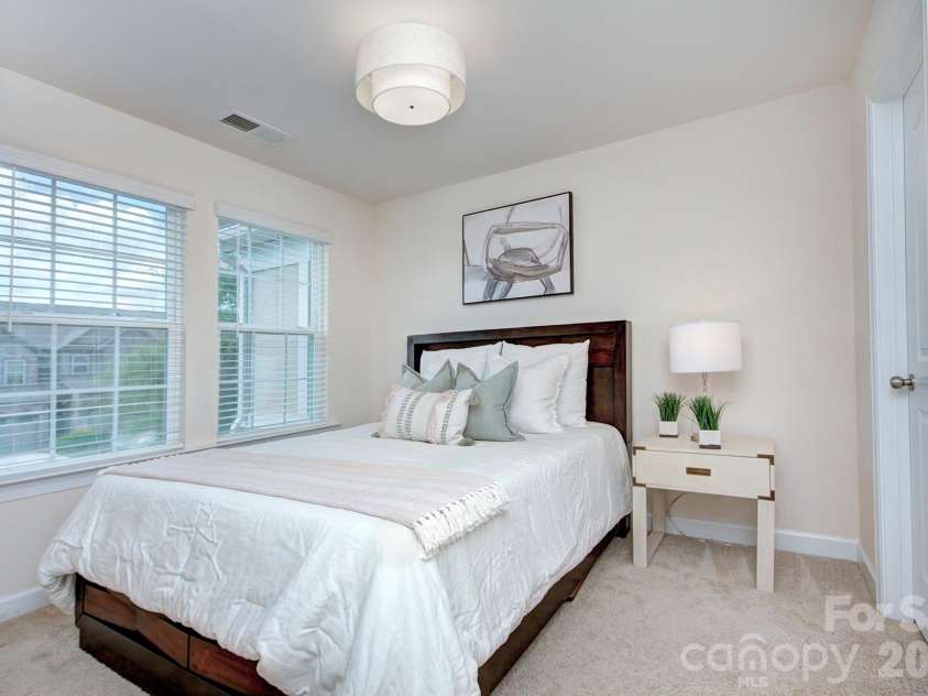 9257 Glenburn Lane, Charlotte, NC 28278.  MLS# CAR4403571, YatesRealty ID 39523. 