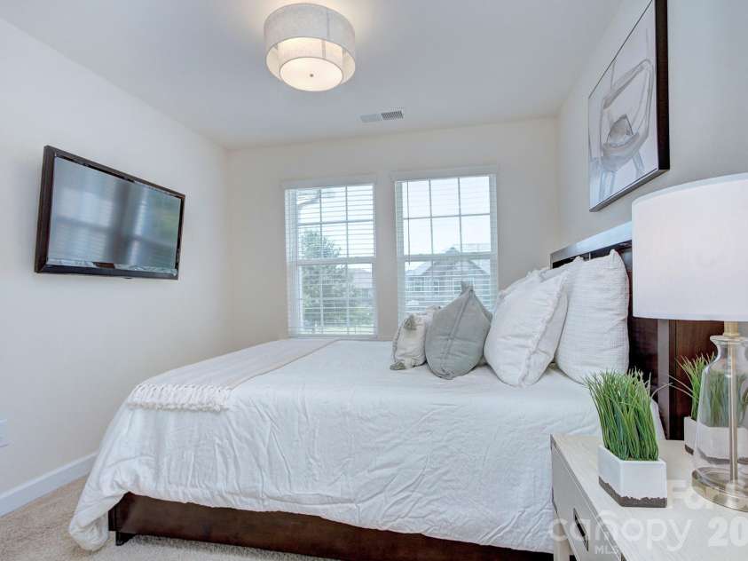 9257 Glenburn Lane, Charlotte, NC 28278.  MLS# CAR4403571, YatesRealty ID 39523. 