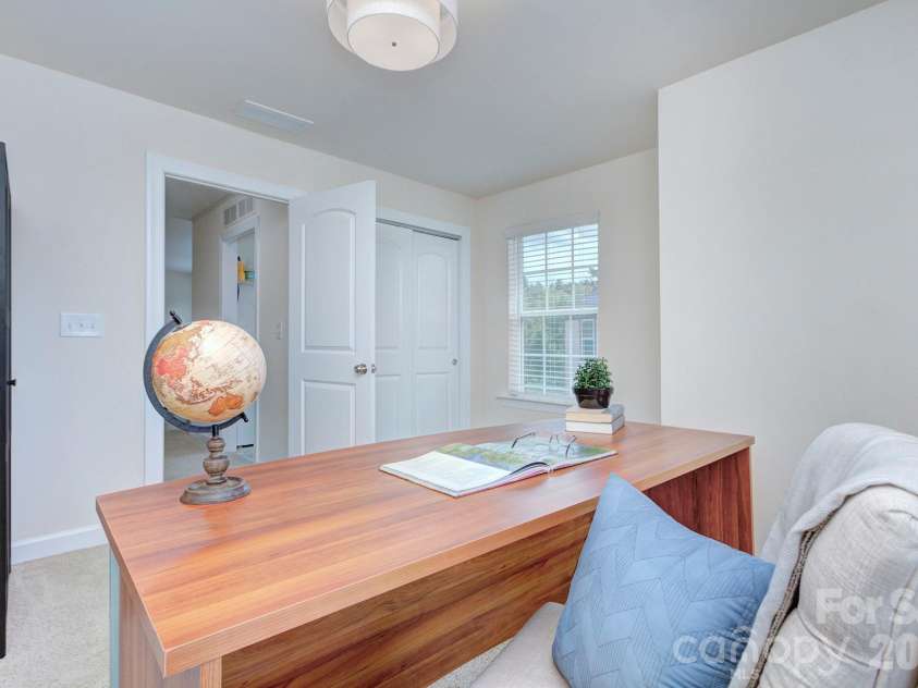 9257 Glenburn Lane, Charlotte, NC 28278.  MLS# CAR4403571, YatesRealty ID 39523. 