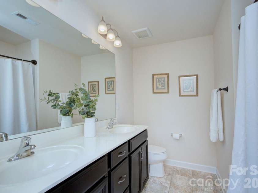 9257 Glenburn Lane, Charlotte, NC 28278.  MLS# CAR4403571, YatesRealty ID 39523. 