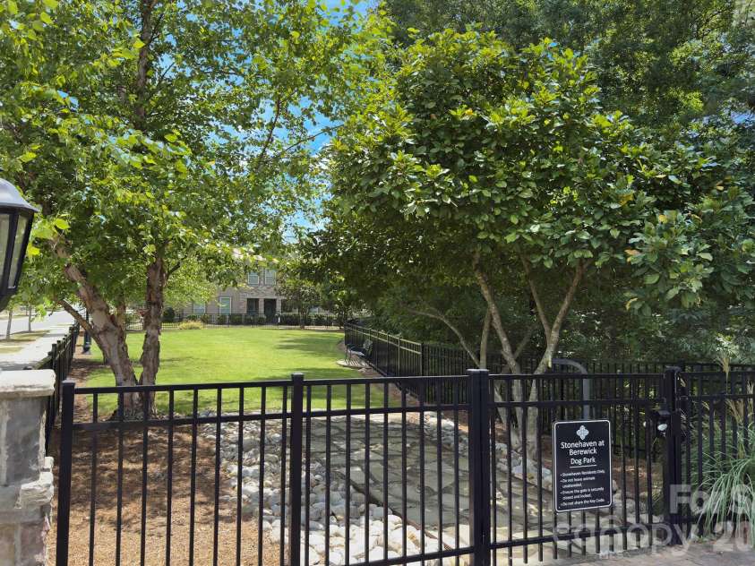 9257 Glenburn Lane, Charlotte, NC 28278.  MLS# CAR4403571, YatesRealty ID 39523. 