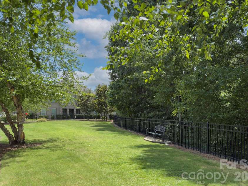 9257 Glenburn Lane, Charlotte, NC 28278.  MLS# CAR4403571, YatesRealty ID 39523. 