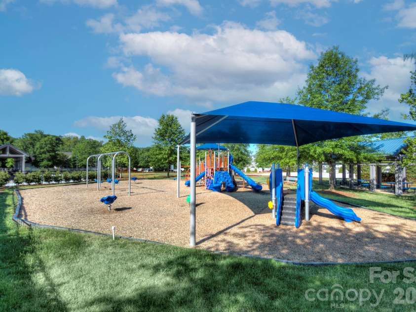9257 Glenburn Lane, Charlotte, NC 28278.  MLS# CAR4403571, YatesRealty ID 39523. 