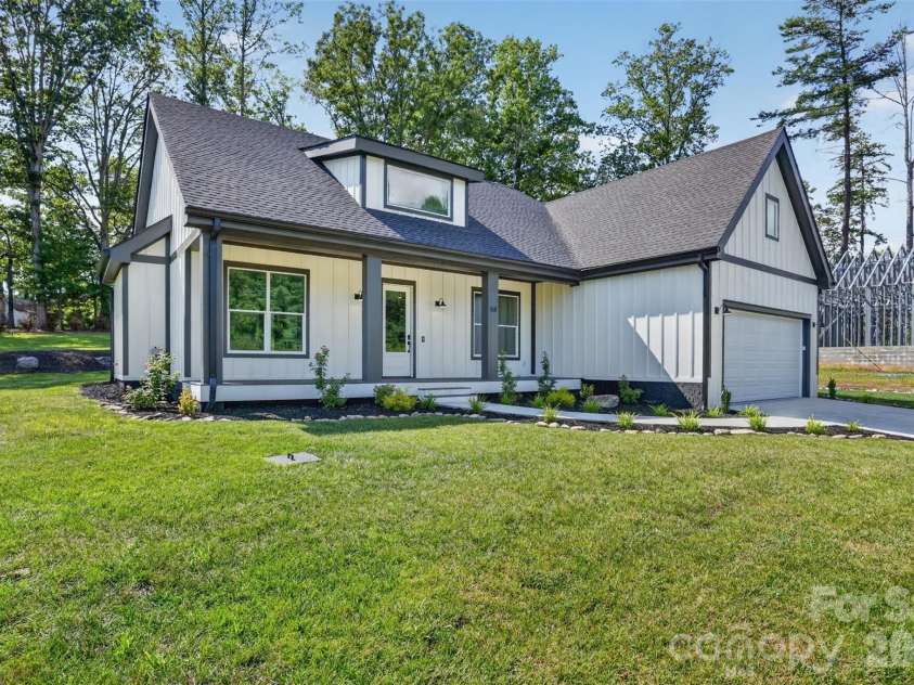 68 Point Hope Lane, Hendersonville, NC 28792.  MLS# CAR4405711, YatesRealty ID 39526. 