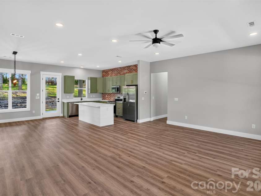 68 Point Hope Lane, Hendersonville, NC 28792.  MLS# CAR4405711, YatesRealty ID 39526. 