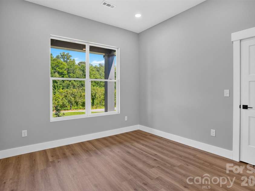 68 Point Hope Lane, Hendersonville, NC 28792.  MLS# CAR4405711, YatesRealty ID 39526. 