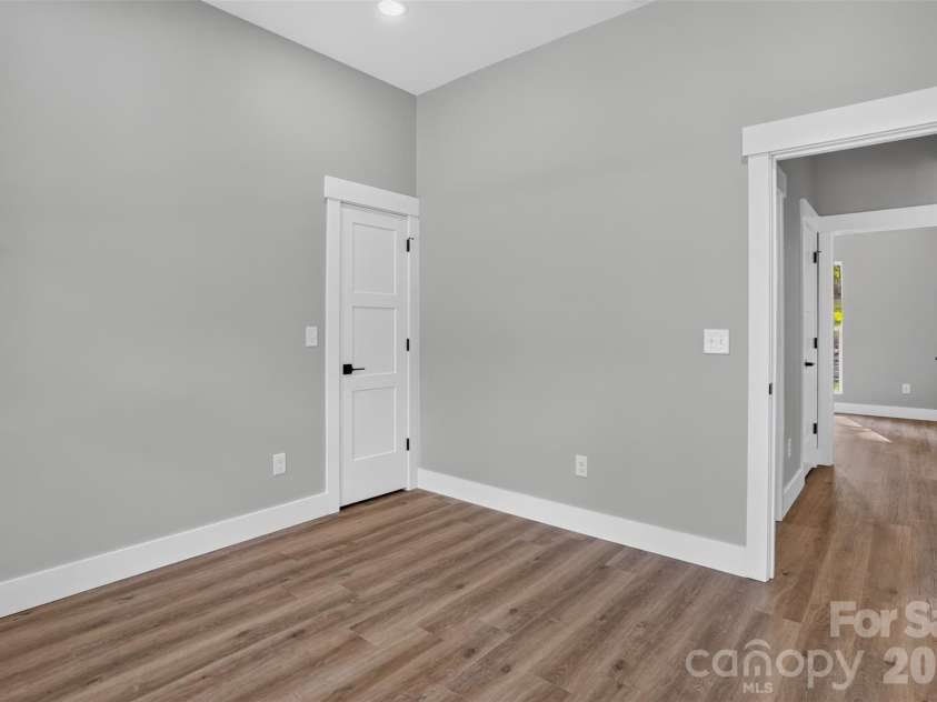 68 Point Hope Lane, Hendersonville, NC 28792.  MLS# CAR4405711, YatesRealty ID 39526. 