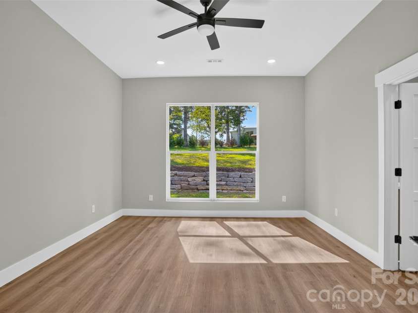 68 Point Hope Lane, Hendersonville, NC 28792.  MLS# CAR4405711, YatesRealty ID 39526. 