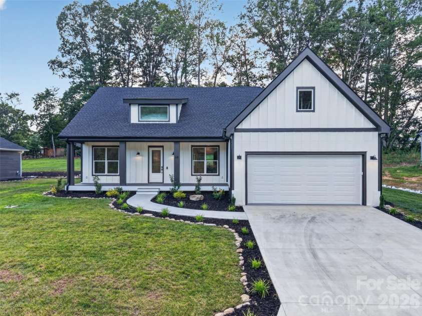 68 Point Hope Lane, Hendersonville, NC 28792.  MLS# CAR4405711, YatesRealty ID 39526. 